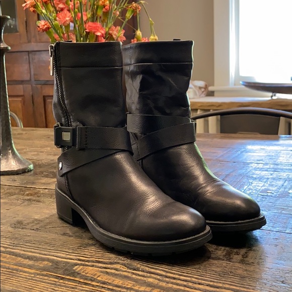 Aquatalia Booties Black Size 5 GREAT CONDITION - Picture 2 of 5